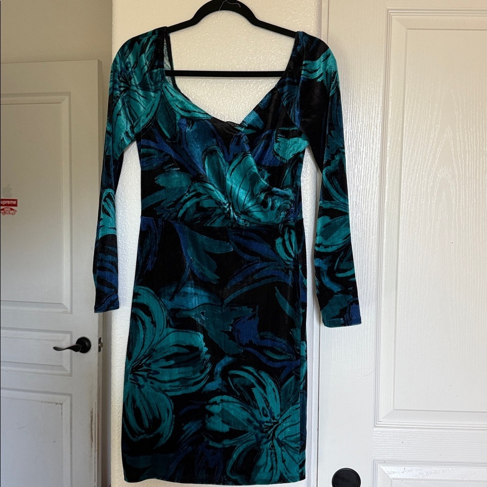 VENUS Vibrant Blue and Green Long Sleeve Dress - Picture 2 of 4